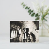 Carte Postale Dame sur une chaise (Debout devant)