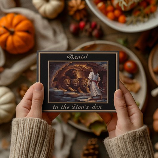 Carte Postale Daniel debout dans la fosse aux lions grotte roche