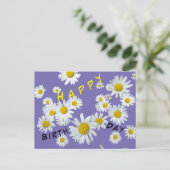 Carte postale d'anniversaire avec marguerites blan (Debout devant)