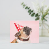 Carte postale d'anniversaire de carlin (Debout devant)