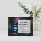 Carte postale d'anniversaire de nuit en voiture (Debout devant)