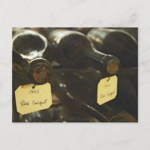 Carte Postale Dans la cave à vin souterraine : mise en bouteille