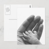 Carte Postale Dans la main de papa (Devant / Derrière)