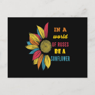 Carte Postale Dans un monde de rose être un tournesol