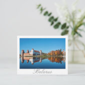 Carte postale d'architecture du château de Mir en  (Debout devant)