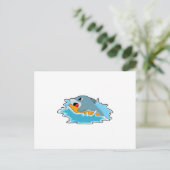 Carte Postale Dauphin faisant du surf avec planche de surf (Debout devant)