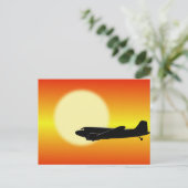 Carte Postale DC-3 passant le soleil. (Debout devant)