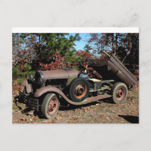 Carte postale de camion antique abandonné