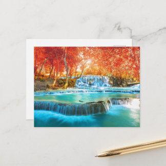Carte postale de cascade automnale sereine