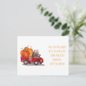 Carte postale de chat d'Halloween livrant une citr (Debout devant)