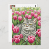 Carte postale de chat gris mignon dans les tulipes (Devant / Derrière)