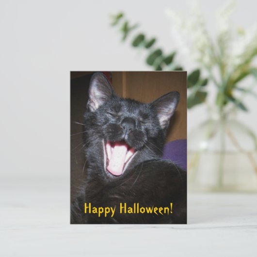 Carte postale de chat noir bâillant joyeux Hallowe (Debout devant)