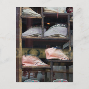 Carte postale de chaussures de femmes chinoises vi
