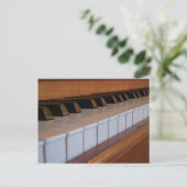 Carte postale de clavier de piano (Debout devant)