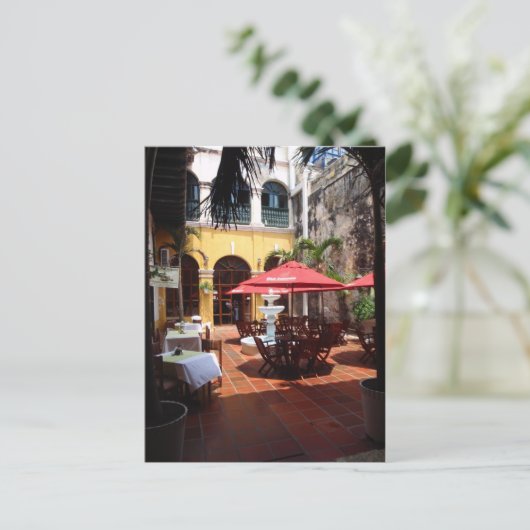 Carte postale de cour de restaurant (Debout devant)