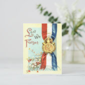 Carte Postale De crainte d'oublier les fleurs du jour commémorat (Debout devant)