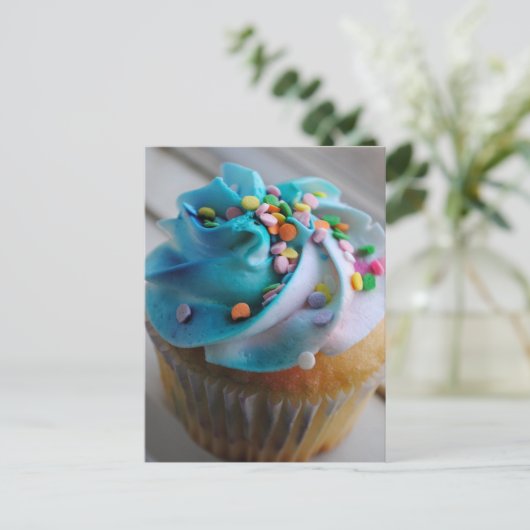 Carte postale de Cupcake colorée (Debout devant)