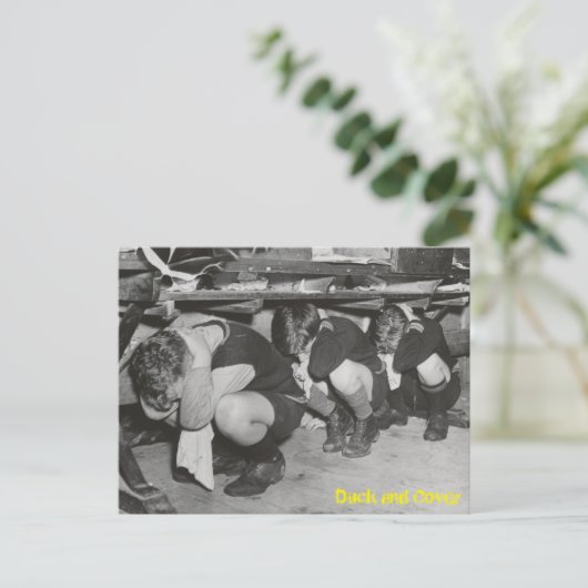 Carte postale de Duck and Cover (Debout devant)