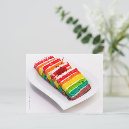 Carte postale de gâteau d'arc-en-ciel (Debout devant)