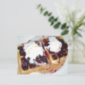 Carte postale de gaufres aux myrtilles avec crème (Debout devant)