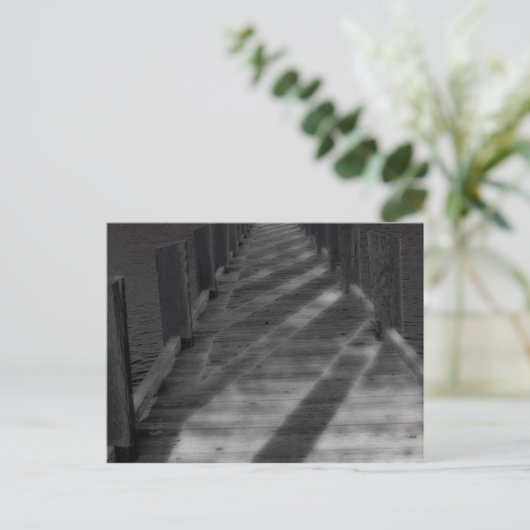 Carte postale de jetée sombre (Debout devant)