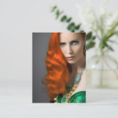 Carte postale de la déesse Red Haied irlandaise (Debout devant)