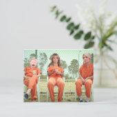 Carte postale de la famille Trump en prison (Debout devant)