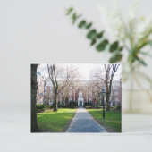 Carte postale de la Harvard Business School (Debout devant)