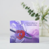 Carte postale de la Journée internationale des inf (Debout devant)