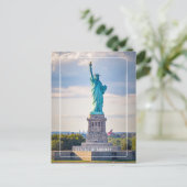 Carte postale de la Statue de la Liberté (Debout devant)