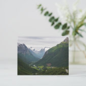 Carte postale de la vallée de Hjelle en Norvège (Debout devant)