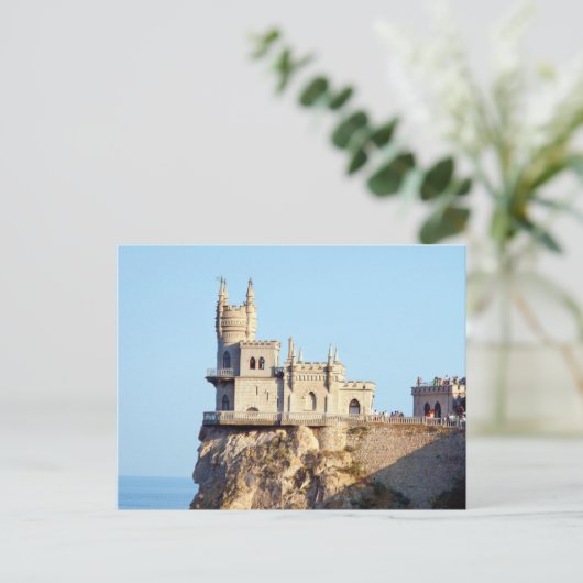 Carte postale de l'hirondelle le plus beau château (Debout devant)