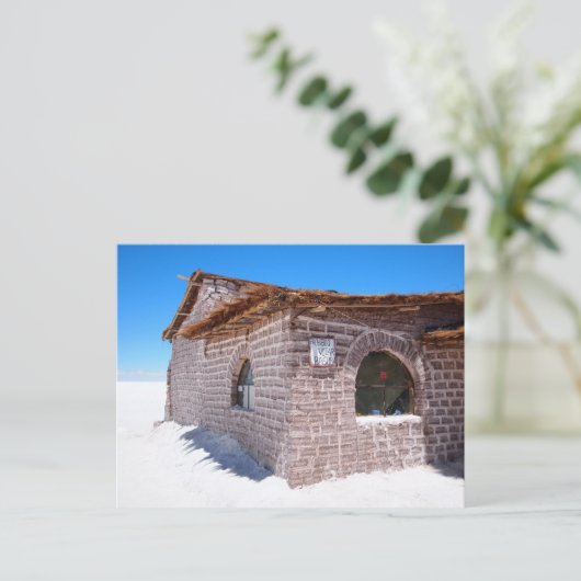 Carte postale de l'hôtel de sel d'Uyuni (Debout devant)