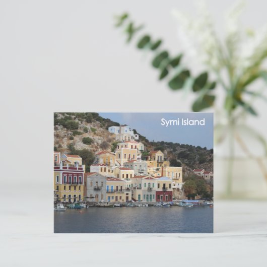 Carte postale de l'île de Symi en Grèce (Debout devant)