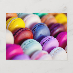 Carte postale de macarons macaron à arc-en-ciel co
