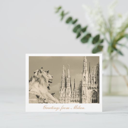 Carte postale de Milan. (Debout devant)