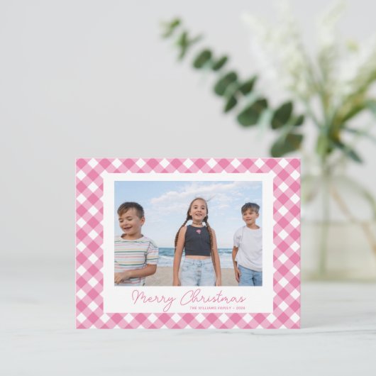 Carte postale de Noël rose moderne En vichy photo (Debout devant)