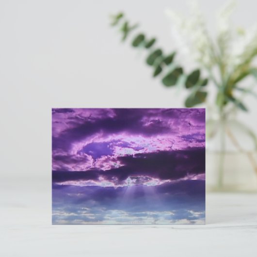Carte postale de nuages violets (Debout devant)