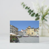 Carte postale de Piazza dell'Anfiteatro à Lucques, (Debout devant)