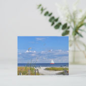Carte postale de plage et vue sur l'océan (Debout devant)