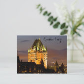 CARTE POSTALE DE QUÉBEC (Debout devant)