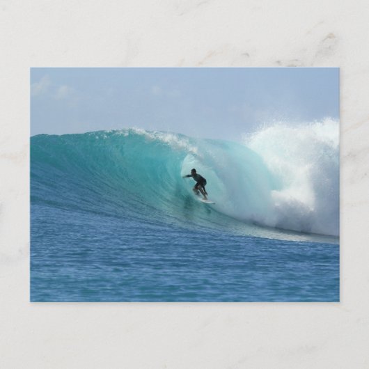 Carte postale de surfeur sur une vague (Devant)