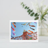 Carte postale de Tokyo Tower avec des banderoles d (Debout devant)
