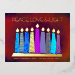 Carte Postale De Vacances En Aluminium Hanoukka bougies Red Peace Love Light Real Gold<br><div class="desc">"Paix, amour et lumière." Une illustration ludique, moderne et artistique de bougies motifs de saumons dans une menorah vous aide à inaugurer les vacances de Hanoukka. Des bougies bleues assorties de vrais motifs de feuille d'or colorés, de vraies flammes de feuille d'or et de menorah, recouvrent un arrière - plan...</div>