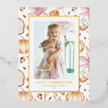 Carte Postale De Vacances En Aluminium Pastel Citrouilles et Pommes Thanksgiving Photo<br><div class="desc">BON THANKSGIVING ! Envoyez des salutations chaudes à votre famille et à vos amis avec cette carte Thanksgiving personnalisable. Il présente un motif d'aquarelle de feuilles d'érable rose, de citrouilles, de pommes et de glands. Personnalisez cette feuille d'or Carte Thanksgiving en ajoutant vos détails. Cette feuille d'or Thanksgiving carte photo...</div>