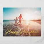 Carte Postale De Vacances En Aluminium Photo Retro Script Happy Hanoukka<br><div class="desc">Police de script de style rétro "Happy Hanoukka" en papier réel. Ajoutez un message ou plusieurs photos à l'arrière. Choisissez entre or,  argent ou feuille d'or rose</div>
