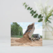 Carte Postale Déchargement du camion de vidange (Debout devant)