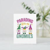 Carte Postale Défilant avec mes Gnomies drôles de Gnomes Mardi G (Debout devant)