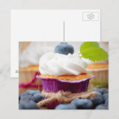 Carte Postale Delicious Blueberry Cupcake with Whipped Cream (Devant / Derrière)