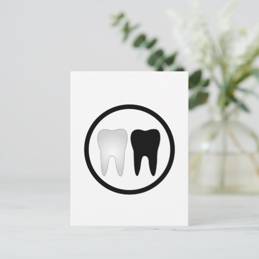 Carte Postale Dent noire et blanche (Debout devant)